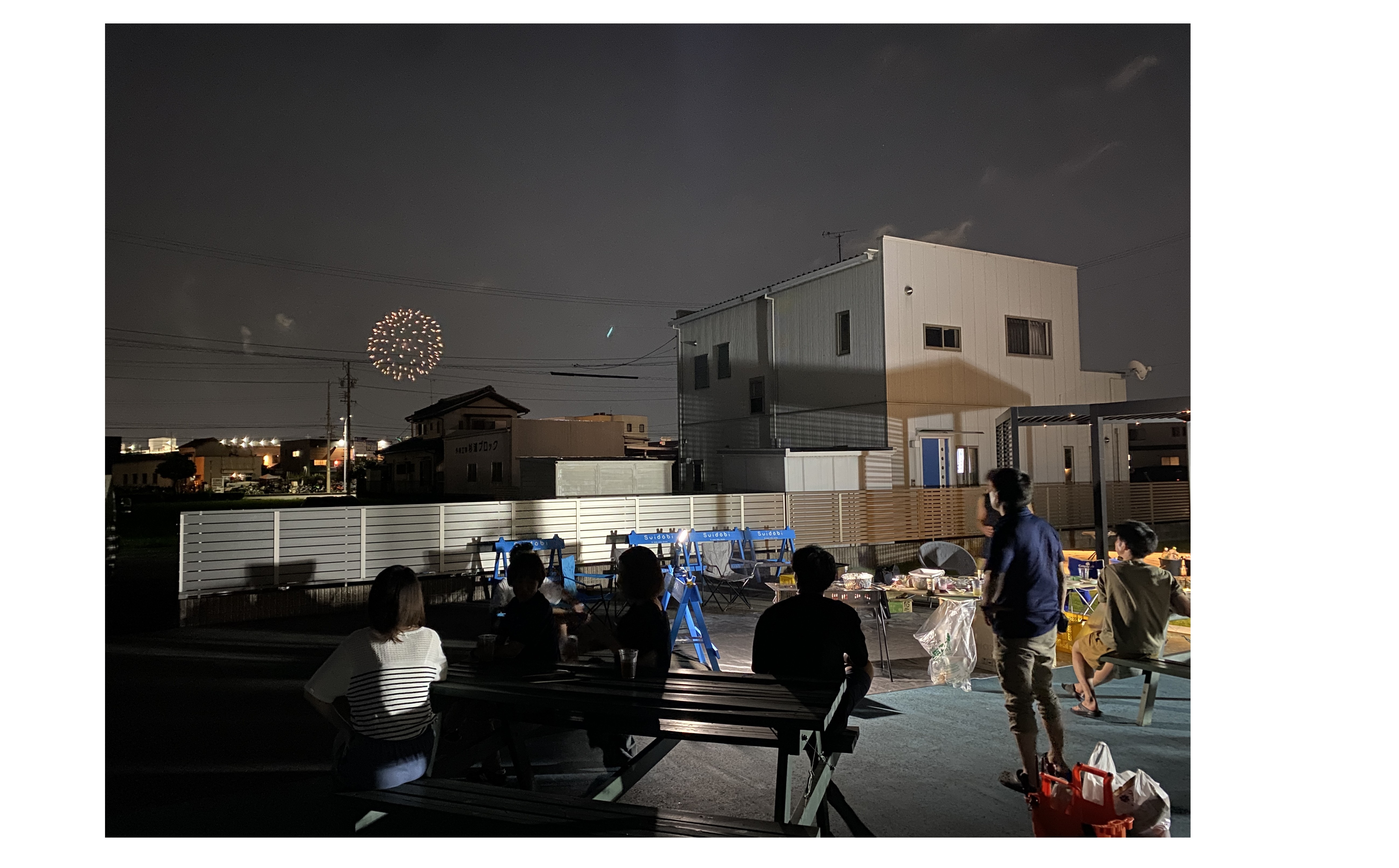 『仕事以外の場を』