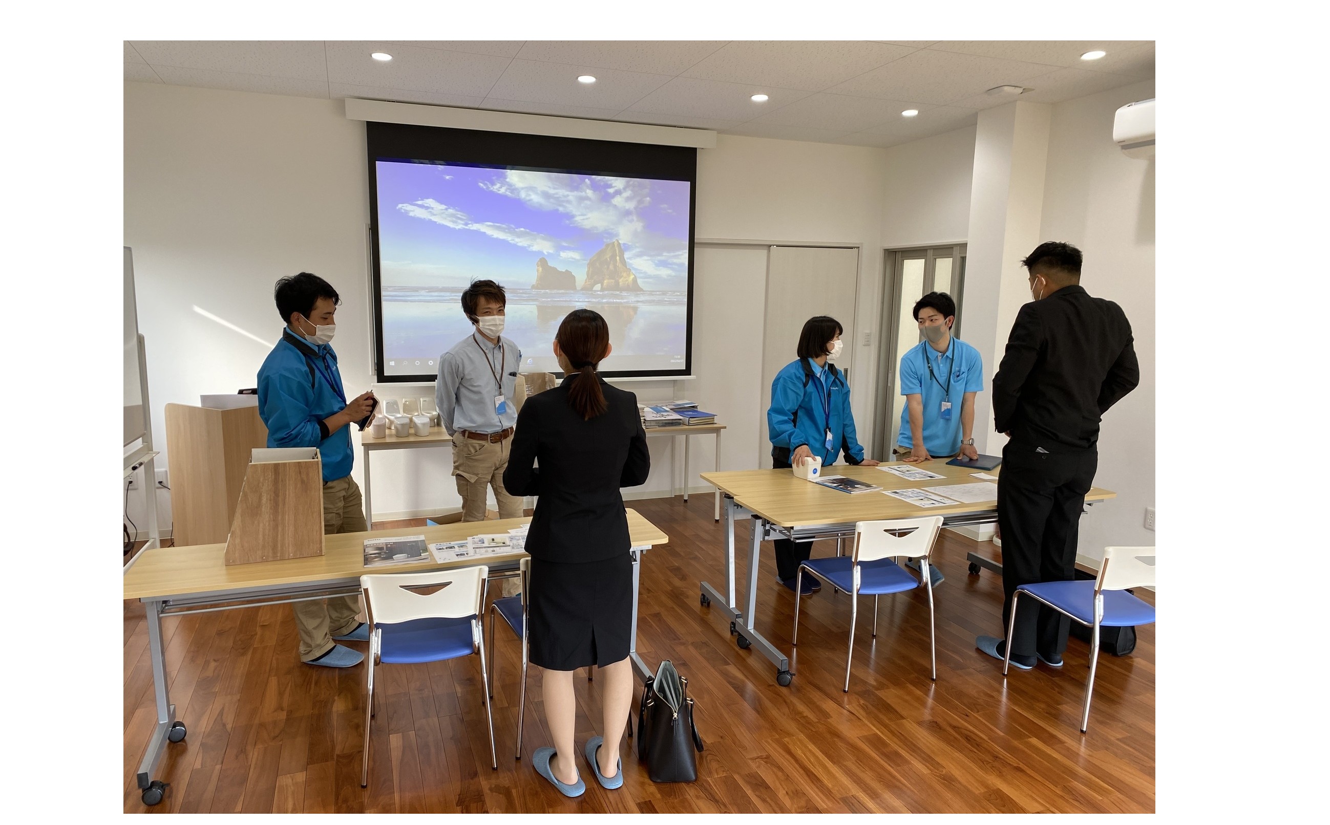 『インターン真っ最中』