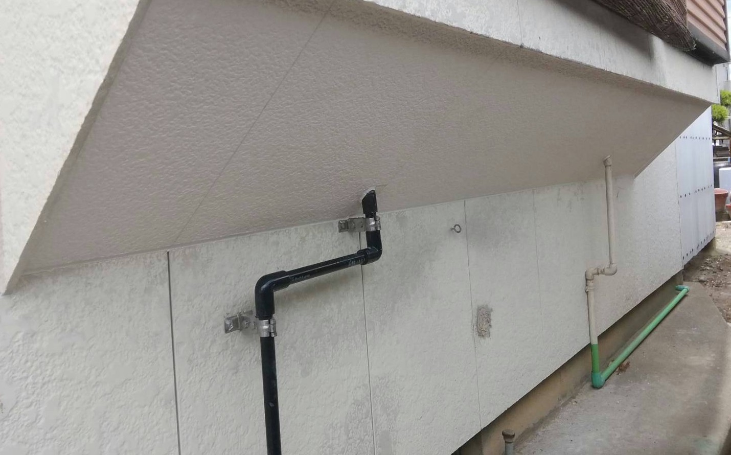 壁の中で発生している配管の漏水をメンテナンス！