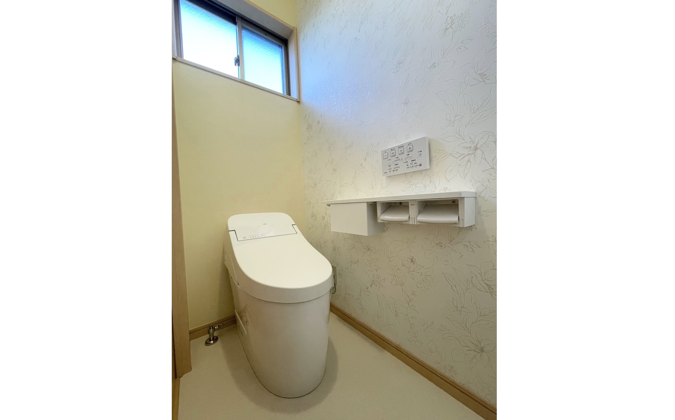クロスにもこだわったトイレリフォーム　浜松市　