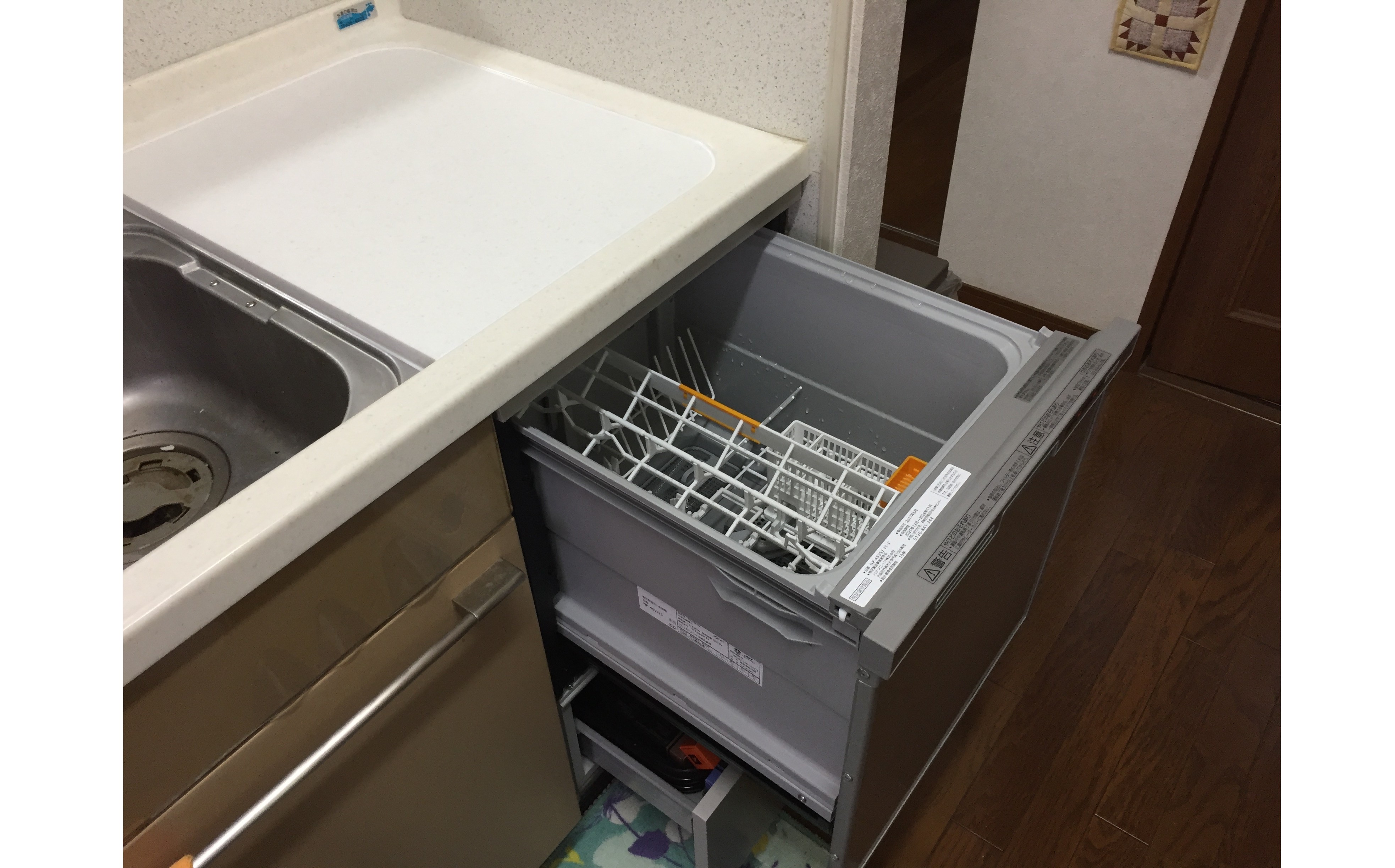 上から開ける食洗器を引き出し式の食洗器に取替えリフォーム【キッチン】